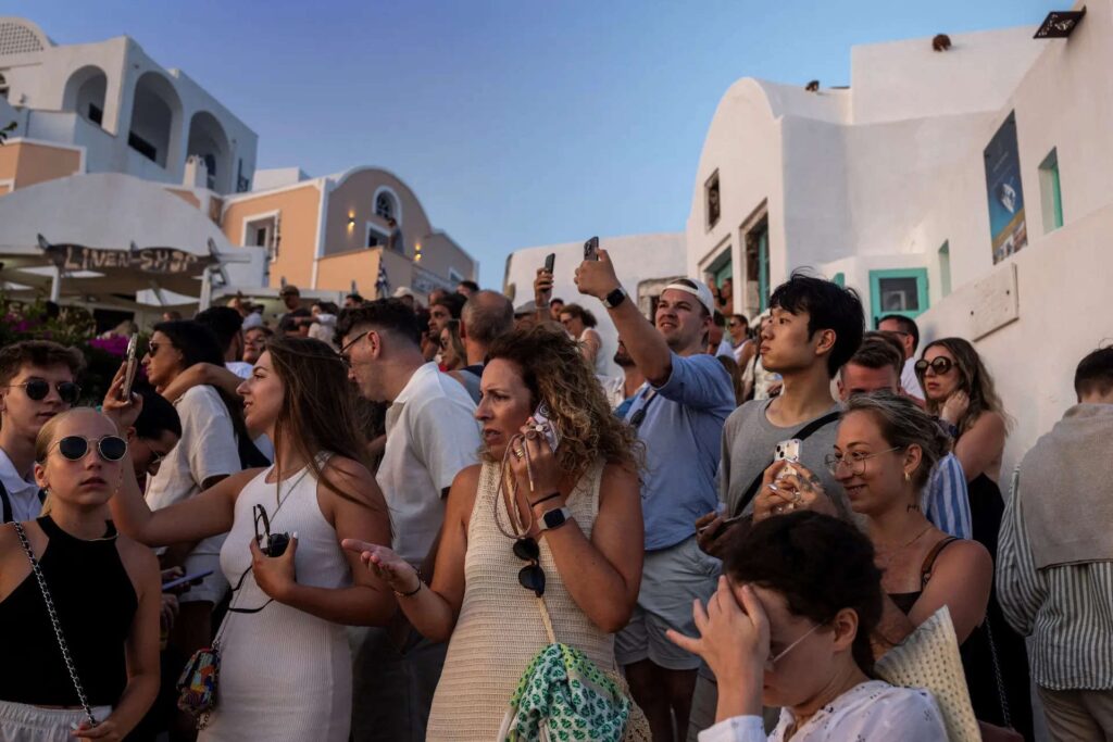 Santorini visited by 11,000 Cruise Ship Tourists in One Day